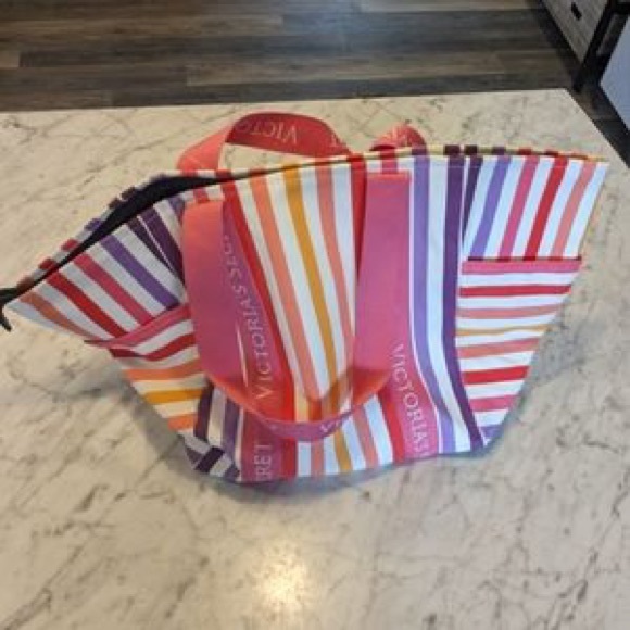 Victorias Secret Weekender ❣️ - Picture 2 of 3